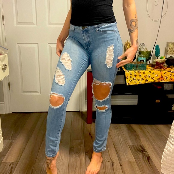 Fashion Nova ripped blue jeans - Picture 1 of 3